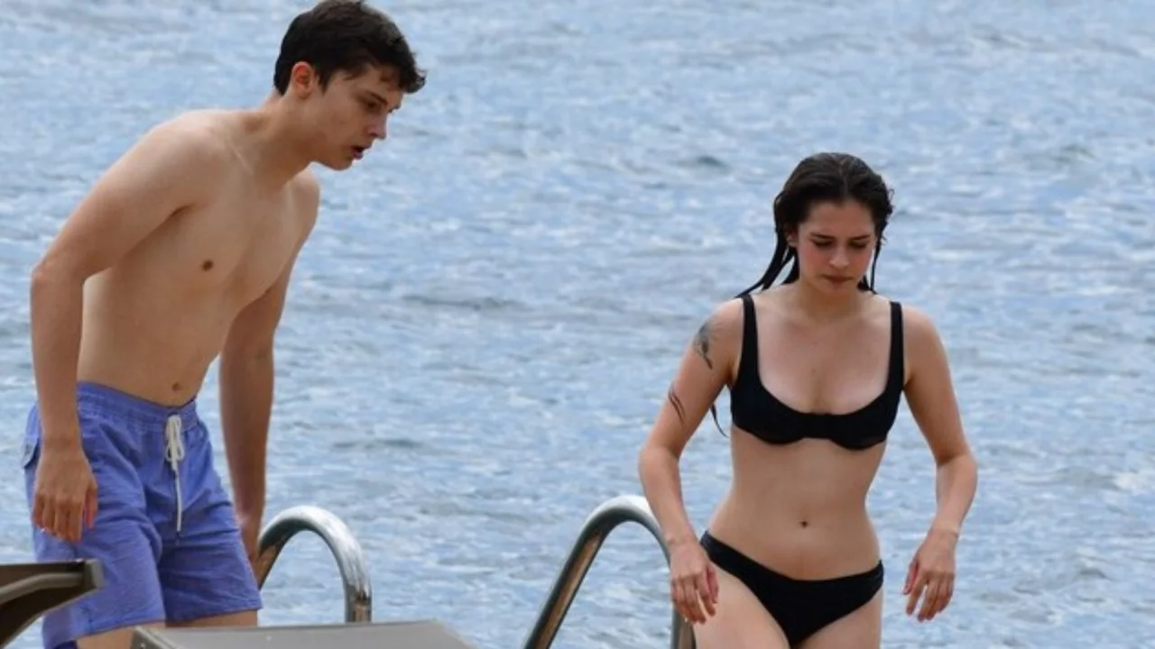 Bodrum'da tatilin tadını &ccedil;ıkardılar! Gen&ccedil; oyuncuların plaj keyfi objektiflere yansıdı