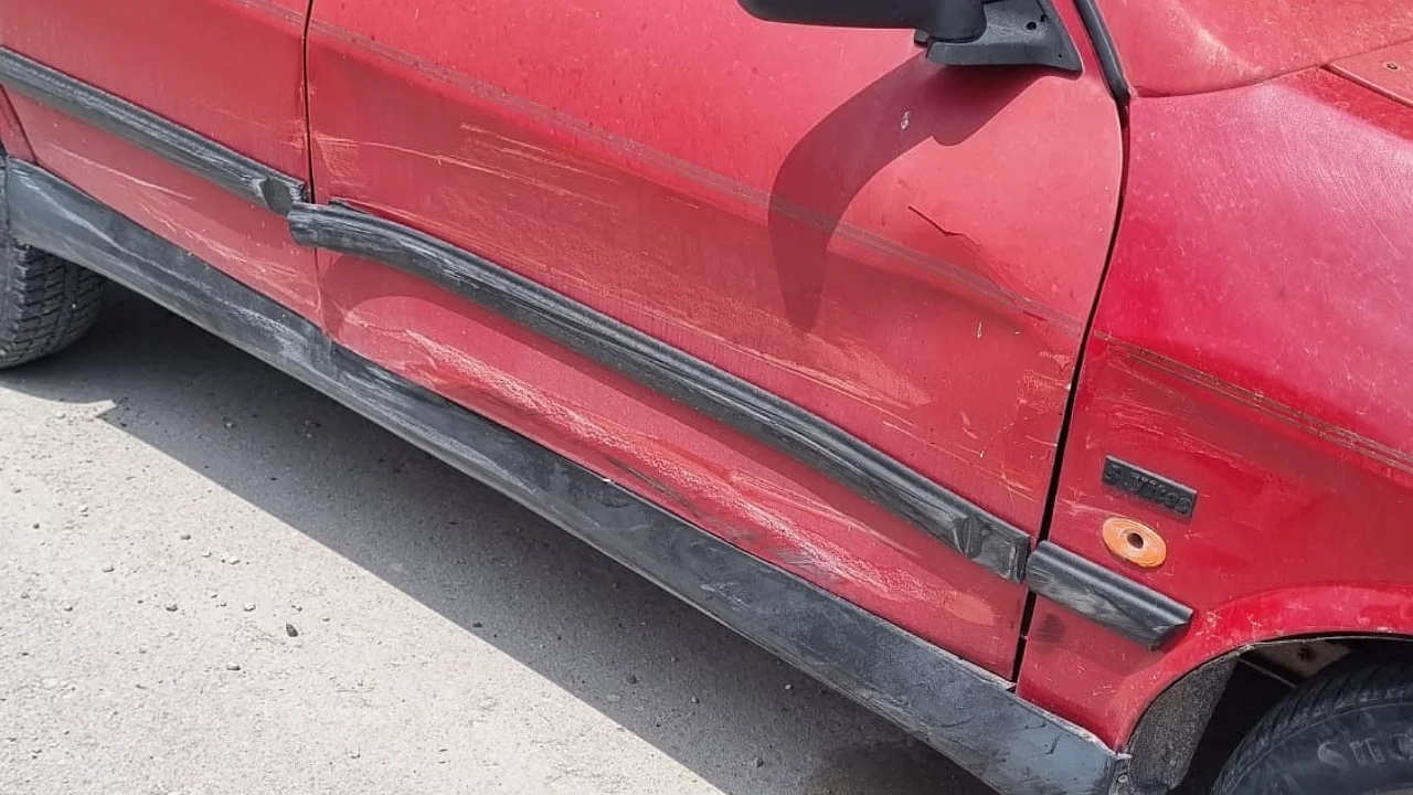 Park halindeki araca çarpıp kaçan sürücü kamerada