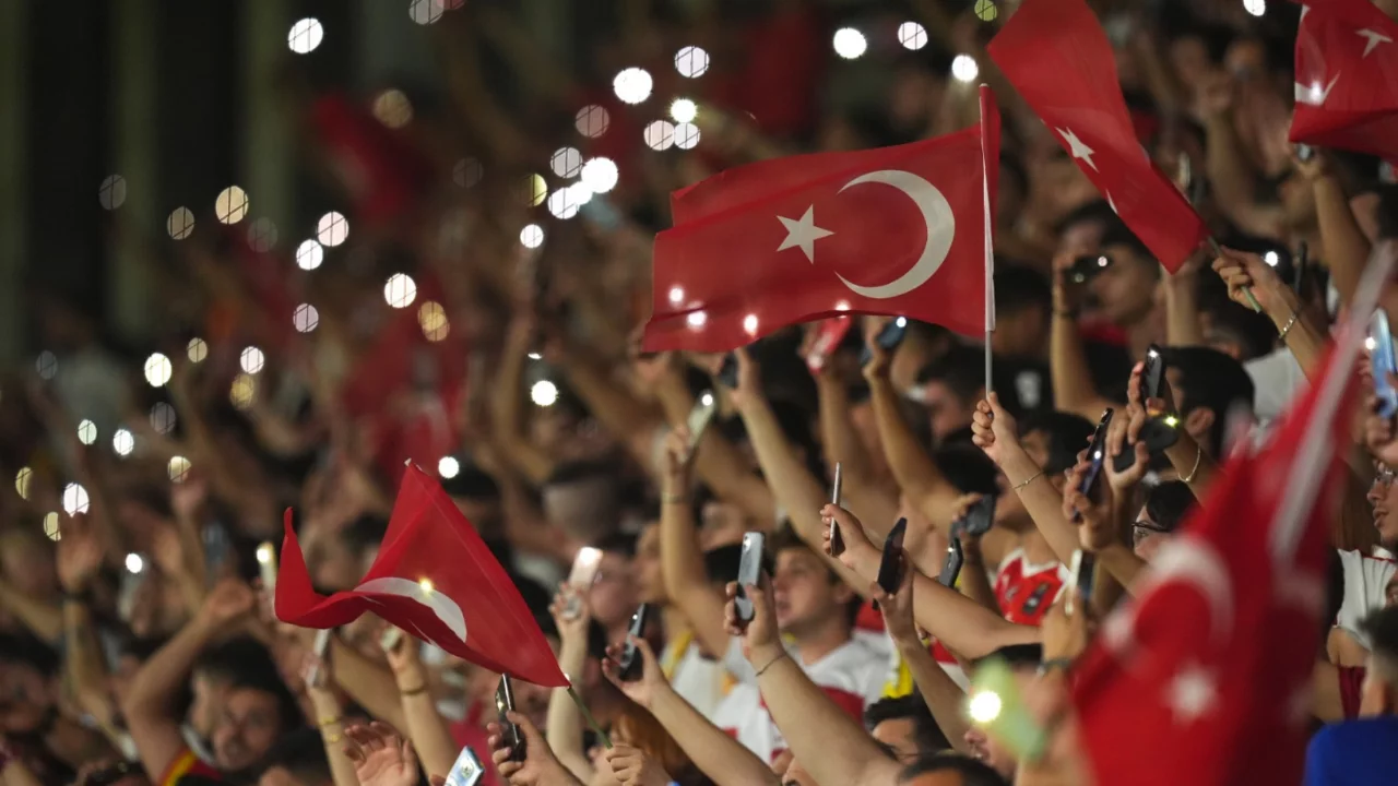Bizim &Ccedil;ocuklar D&uuml;nya Kupası'nda ikinci ma&ccedil;ına &ccedil;ıkıyor! İşte Bursa'da dev ekran kurulacak meydanlar...