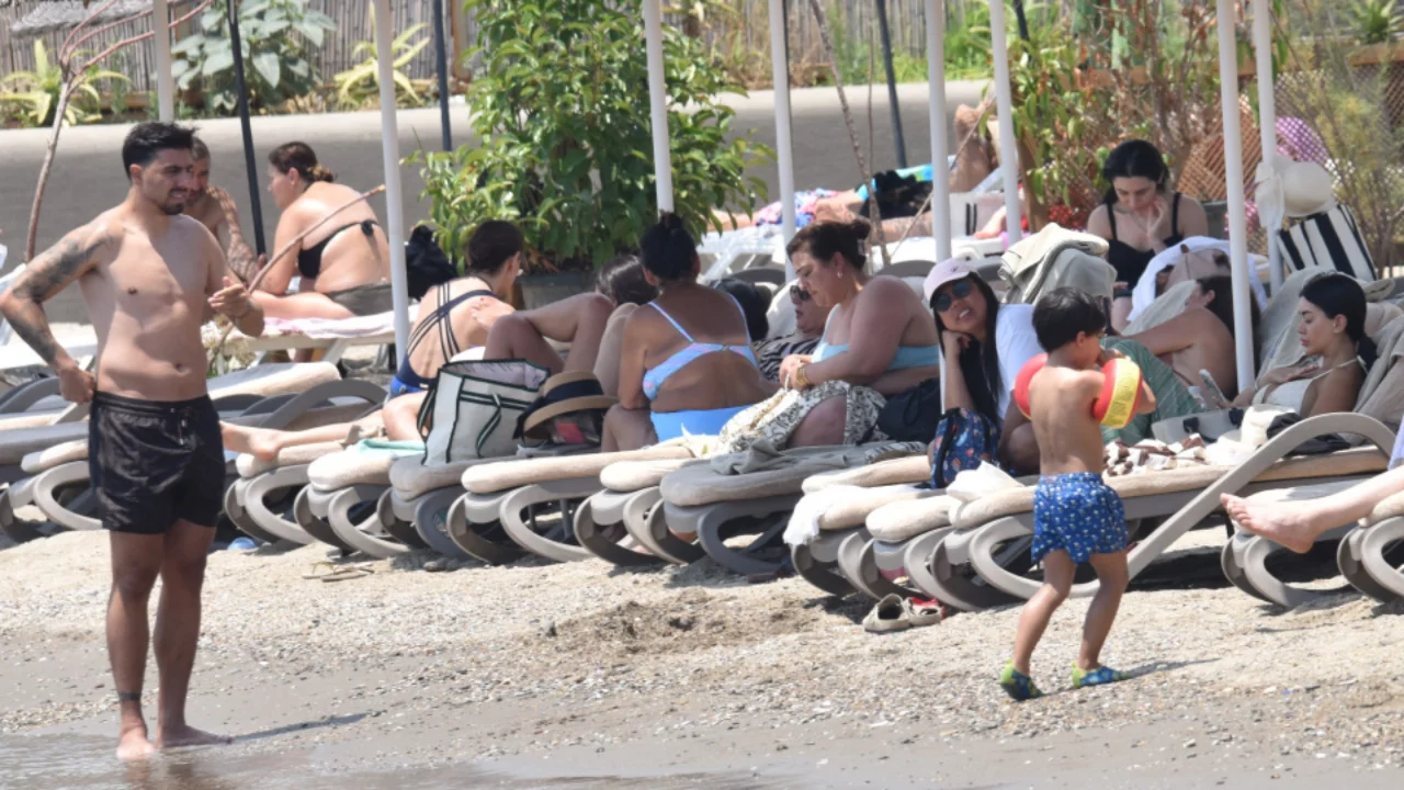 Ozan Tufan'dan Bodrum'da aile molası! Milli futbolcu eş...