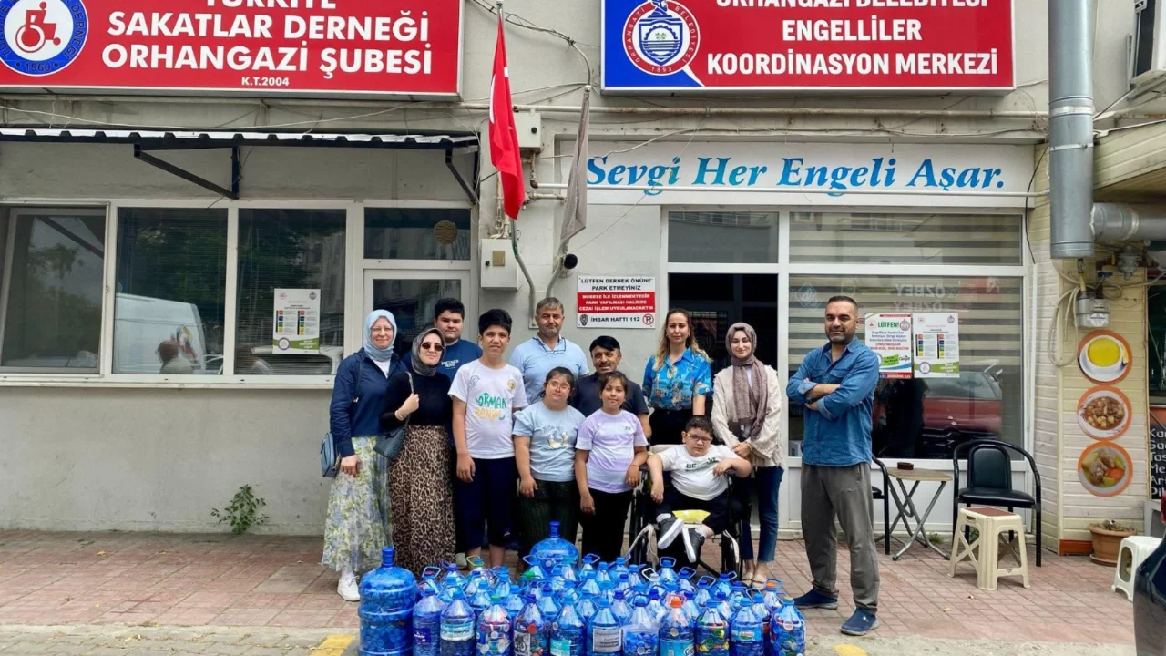 &Ouml;zel &ouml;ğrencilerden &ouml;rnek davranış! Binlerce mavi kapak engelliler i&ccedil;in toplandı..