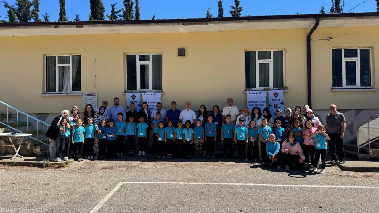 Gedelek'te bilim şöleni! TÜBİTAK 4009 bilim fuarı kapılarını açtı