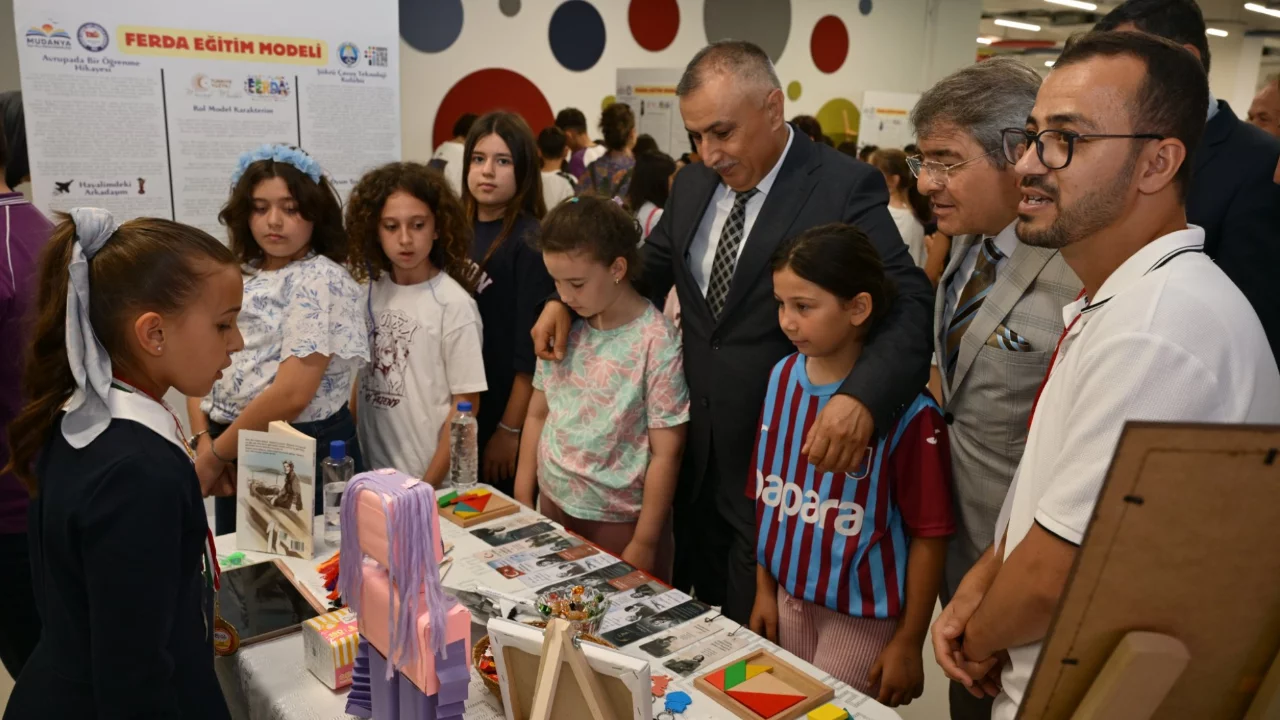 Bursa'da eğitimde yeni dönem: FERD&Acirc; Öğrenme Modeli fuarda öğrencilerle buluştu