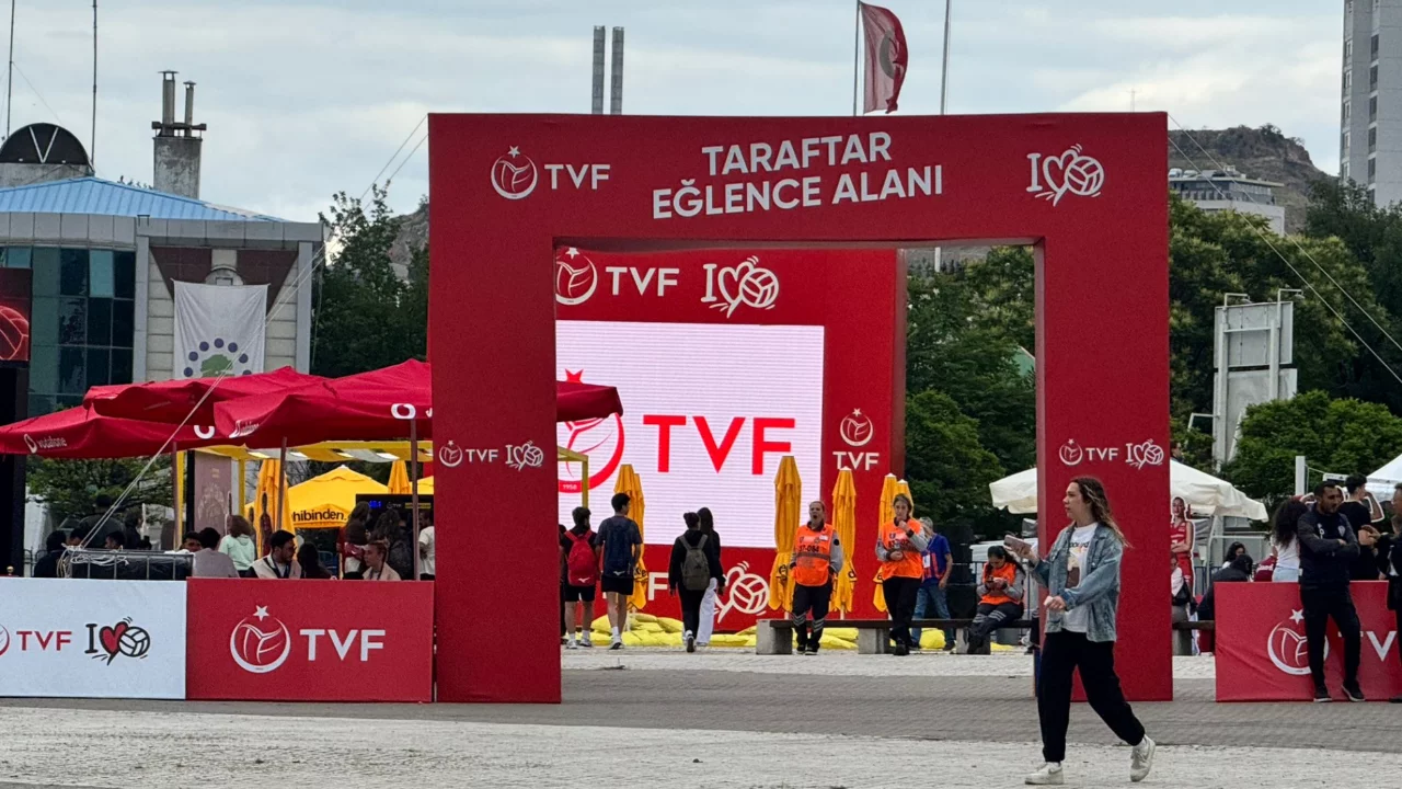 Ankara'da voleybol coşkusu eğlence alanına taşındı!