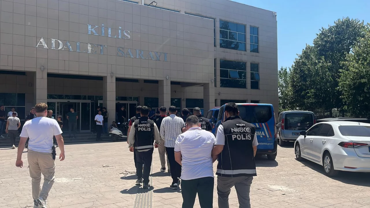 Kilis'te zehir tacirlerine darbe! Yüz binlerce hap yakalandı! 