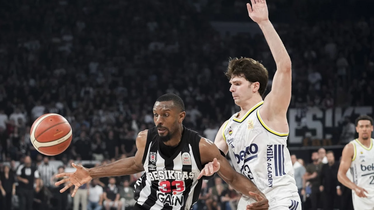 Fenerbah&ccedil;e, erkek basketbolda 13. kez şampiyonluğuna ulaştı