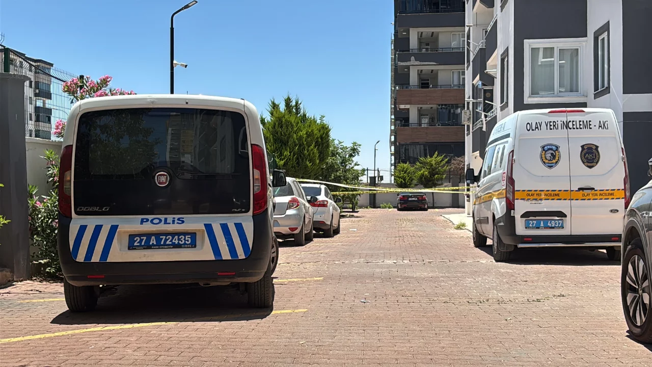 Kan donduran olay! &Ccedil;ocuğuyla birlikte 8. kattan atladı, kurtarılamadı...
