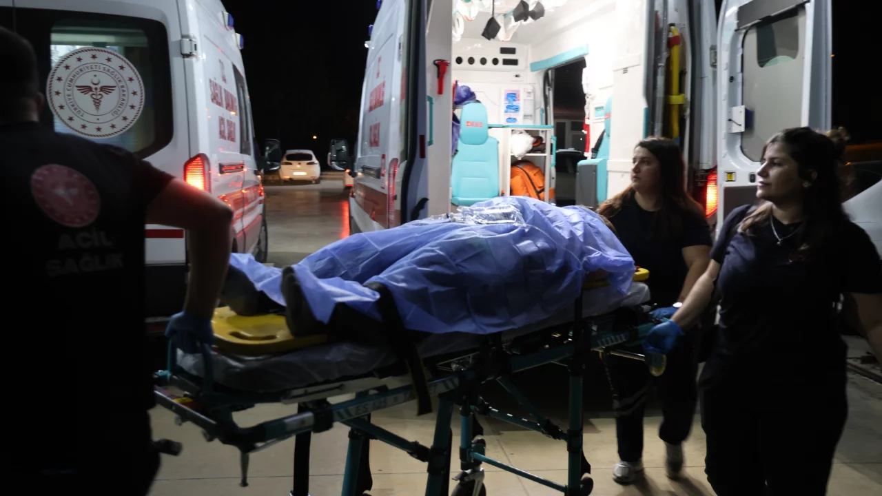 100 metrelik u&ccedil;uruma yuvarlandı! Ormanlık alanda mahsur kalan s&uuml;r&uuml;c&uuml;y&uuml; jandarma fark etti
