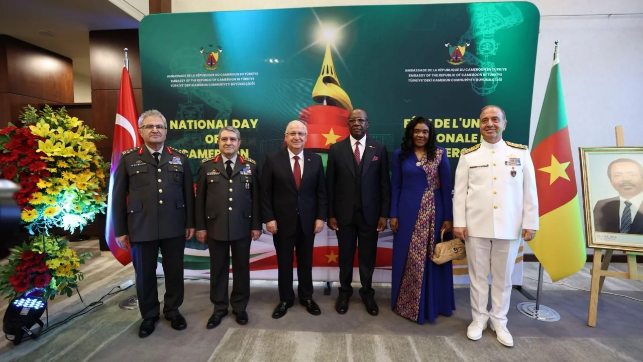 Bakan G&uuml;ler, Kamerun Milli G&uuml;n&uuml; resepsiyonuna katıldı