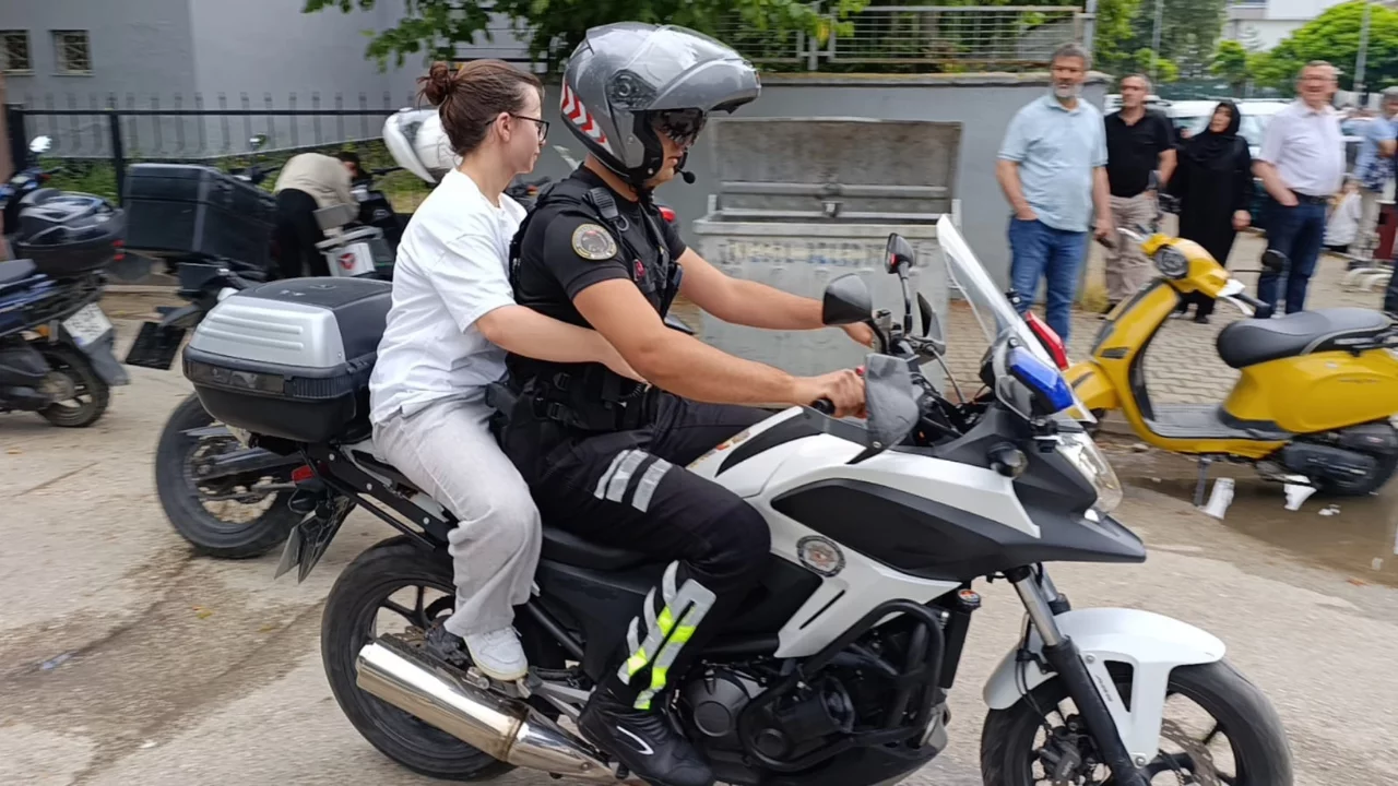 Bursa'da nefesler tutuldu! Yanlış okula giden öğrenciyi son anda yetiştirdi