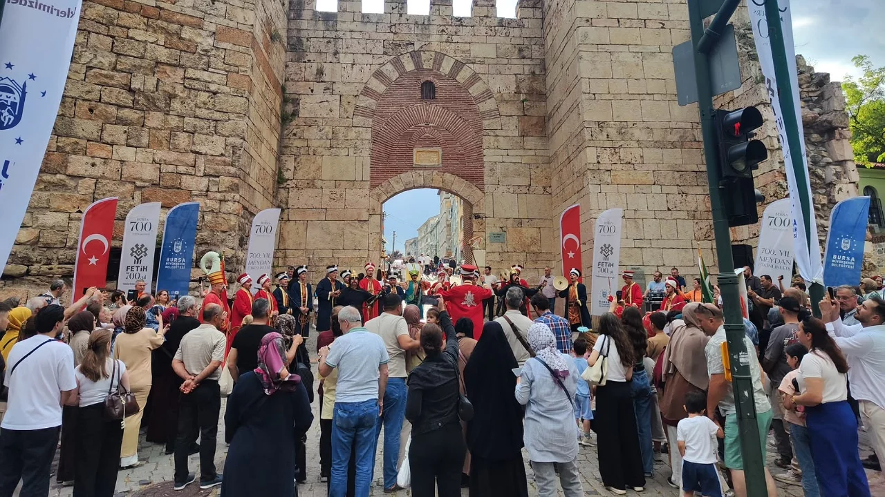 Fethin 700. Yılında mehter sesleri Saltanat Kapı'dan y&uuml;kseldi