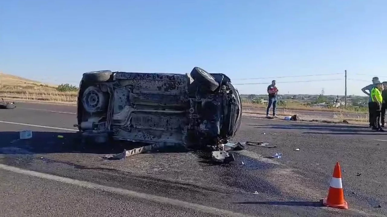 Feci trafik kazası: Devrilen otomobil can aldı, hastaneden acı haber geldi