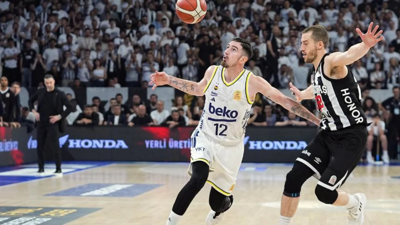 Fenerbah&ccedil;e Beko duyurdu! Basketbola veda etti