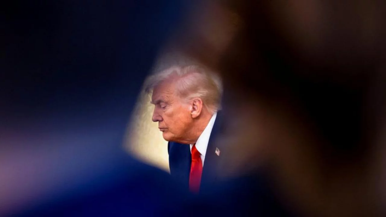 Trump duyurdu: "60 g&uuml;n boyunca H&uuml;rm&uuml;z Boğazı'nda ge&ccedil;iş &uuml;creti olmayacak"