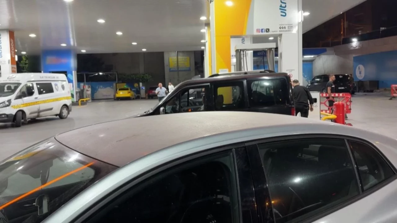 Akaryakıt istasyonunda silahlı saldırı! 3 kişi yaralandı...