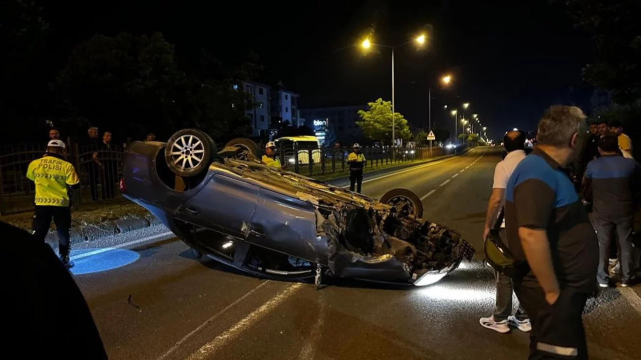 Mucize gibi kurtuluş: Takla atan ara&ccedil;tan burunları dahi kanamadan &ccedil;ıktılar