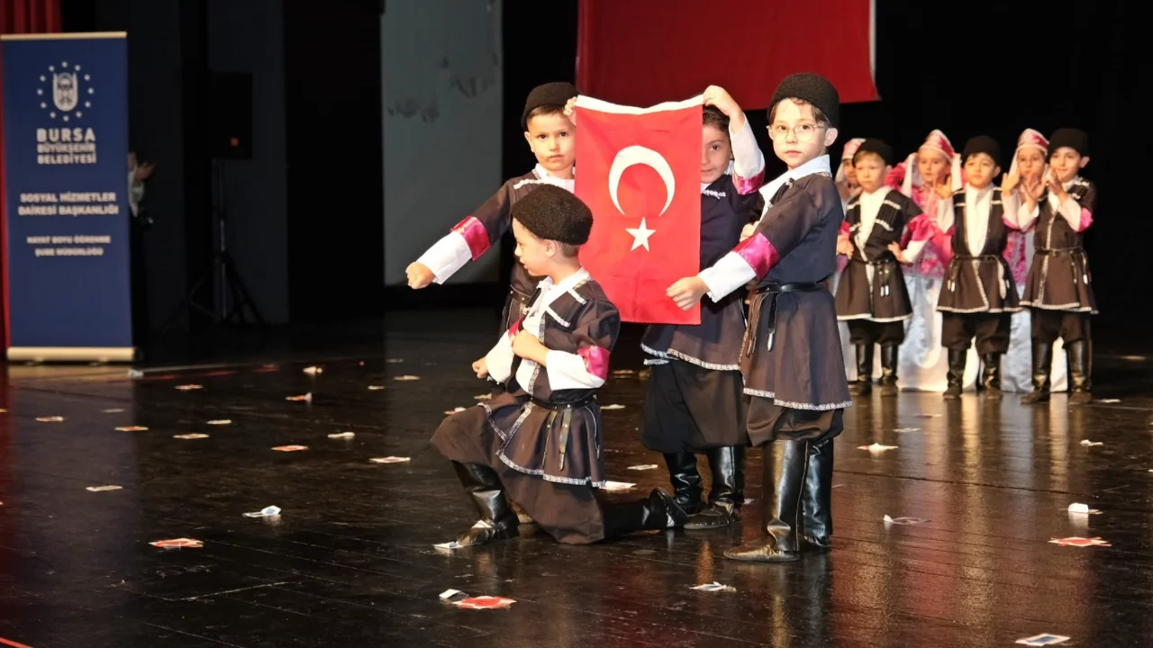 Bursa Yuvam'da yıl sonu coşkusu