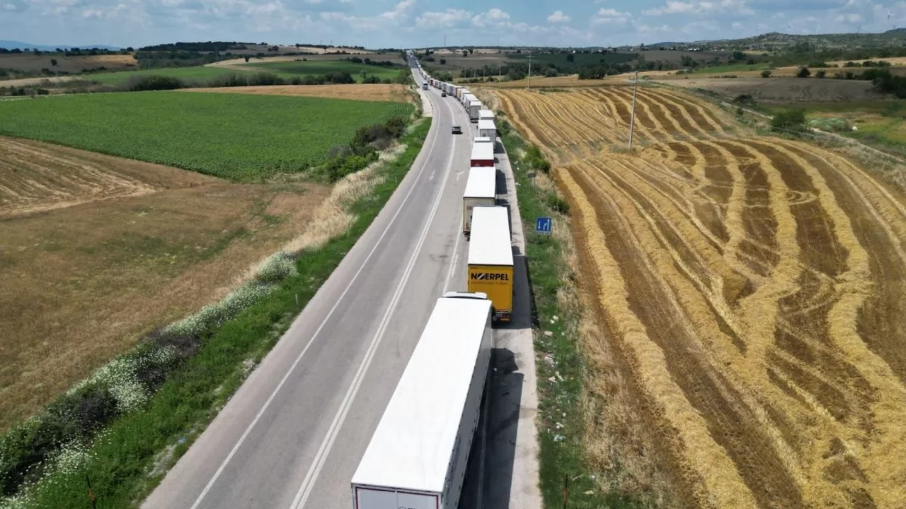 Sınır Kapısı'nda 20 kilometre TIR kuyruğu oluştu!