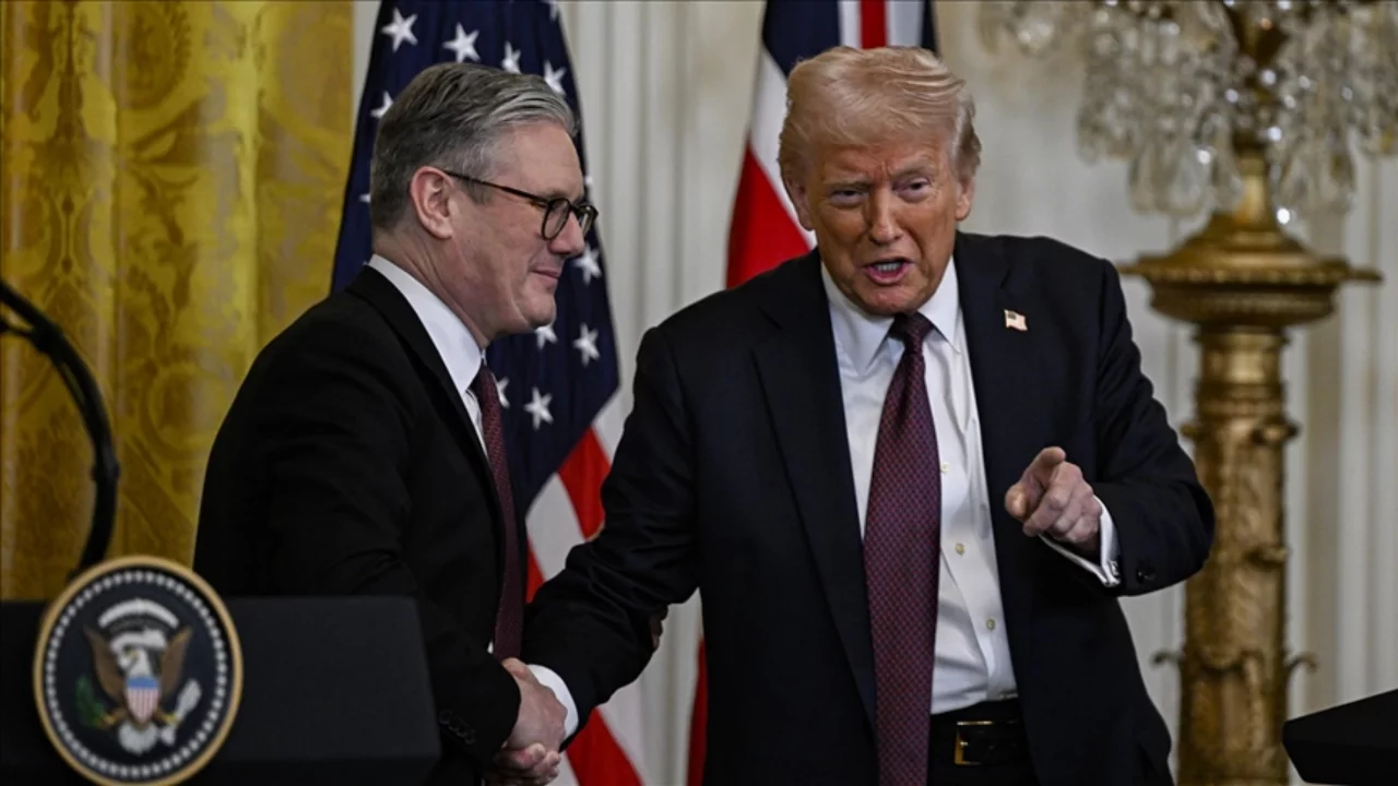 Trump'tan siyasi g&uuml;ndemi sarsan Starmer iddiası: "İstifa edecek"