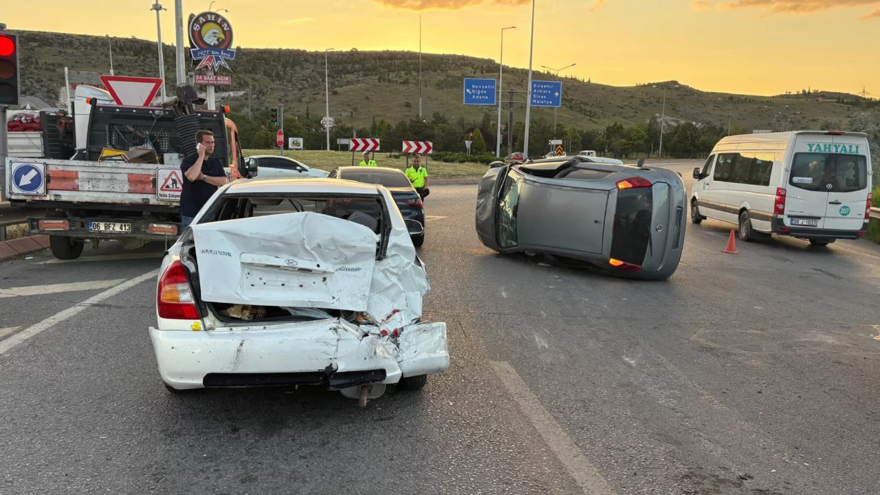 Kayseri'de trafik ışıklarında zincirleme kaza!
