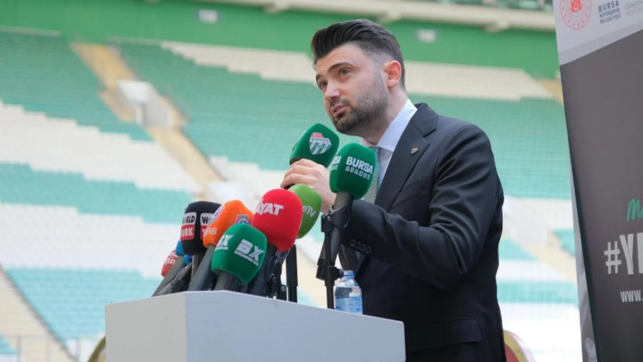 Bursaspor Başkanı &Ccedil;elik'ten transfer a&ccedil;ıklaması: 'İ&ccedil;imize tam anlamıyla sindiğinde...'