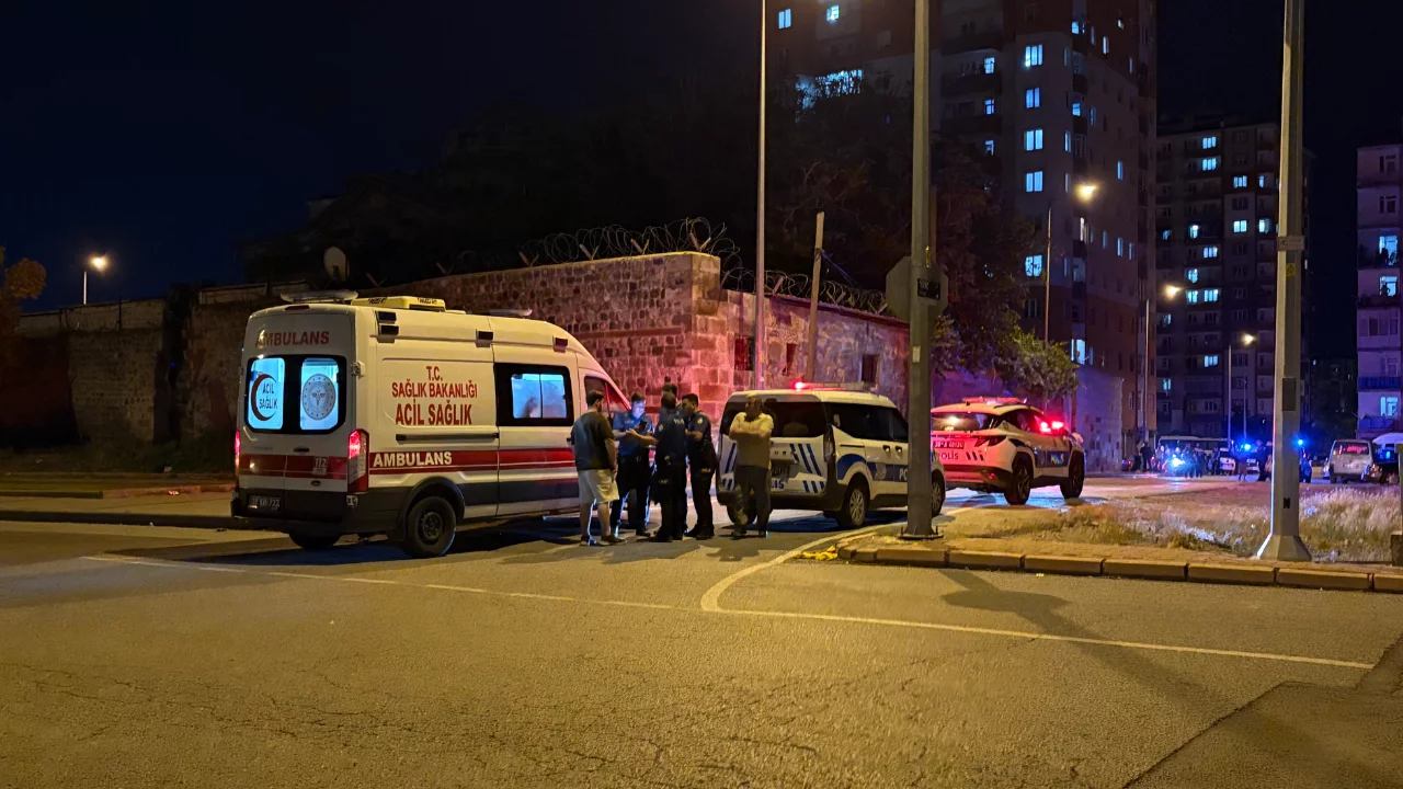 Torpil patlatma kavgasında taş ve sopalar kullanıldı! 3 yaralı var...