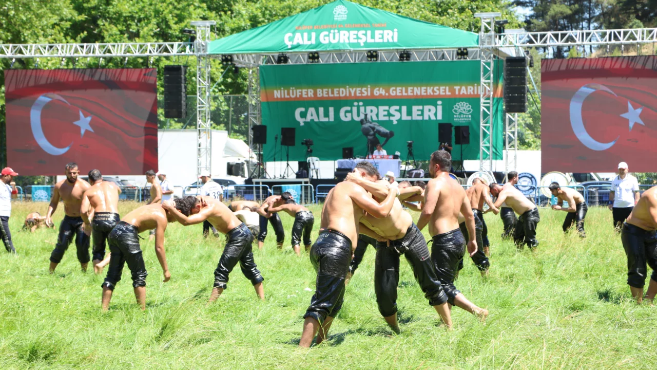 Bursa'da Çalı Güreşleri'nde tarihi ağalık teklifi! Er meydanında şampiyon belli oldu