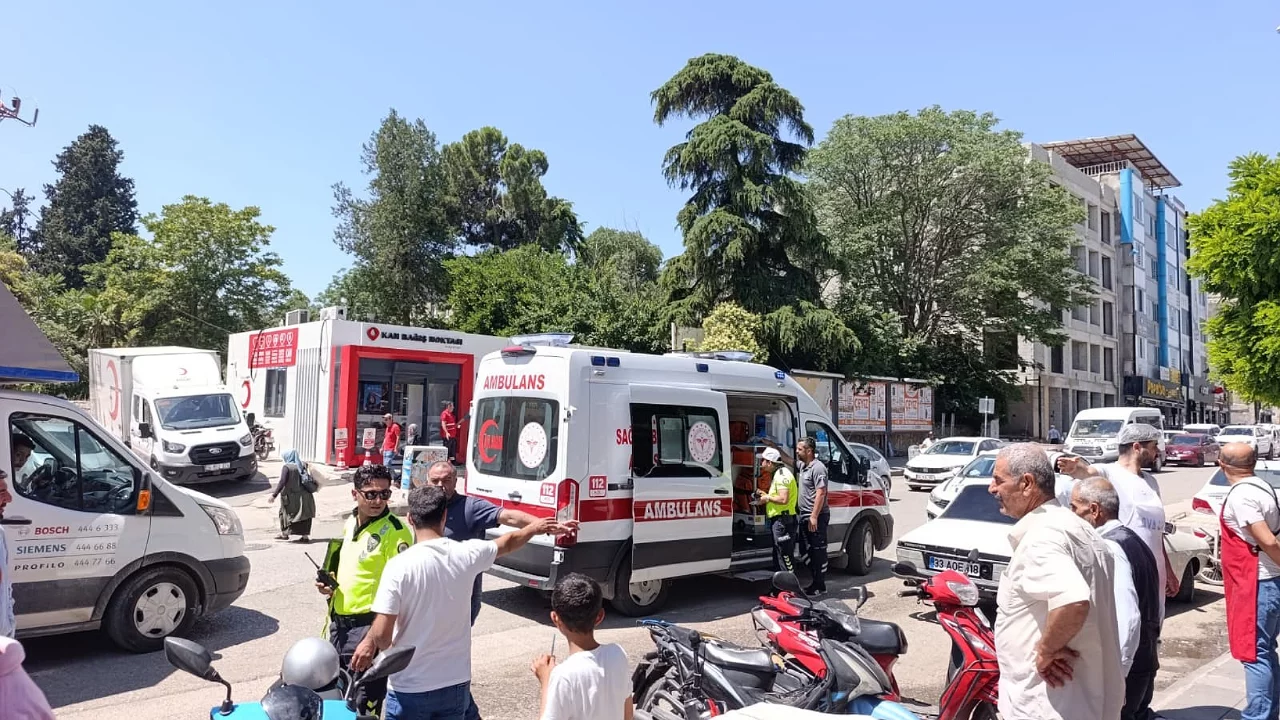 Motosiklet ile otomobil çarpıştı! Sürücü hastaneye kaldırıldı