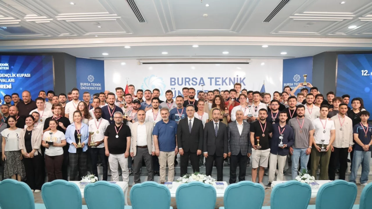 BTÜ'de sporun kazananları ödüllerine kavuştu
