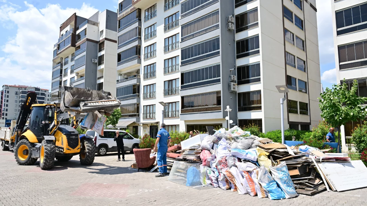 Yıldırım'da yangın sonrası hızlı müdahale: Belediye ekipleri hasar gören site için seferber oldu