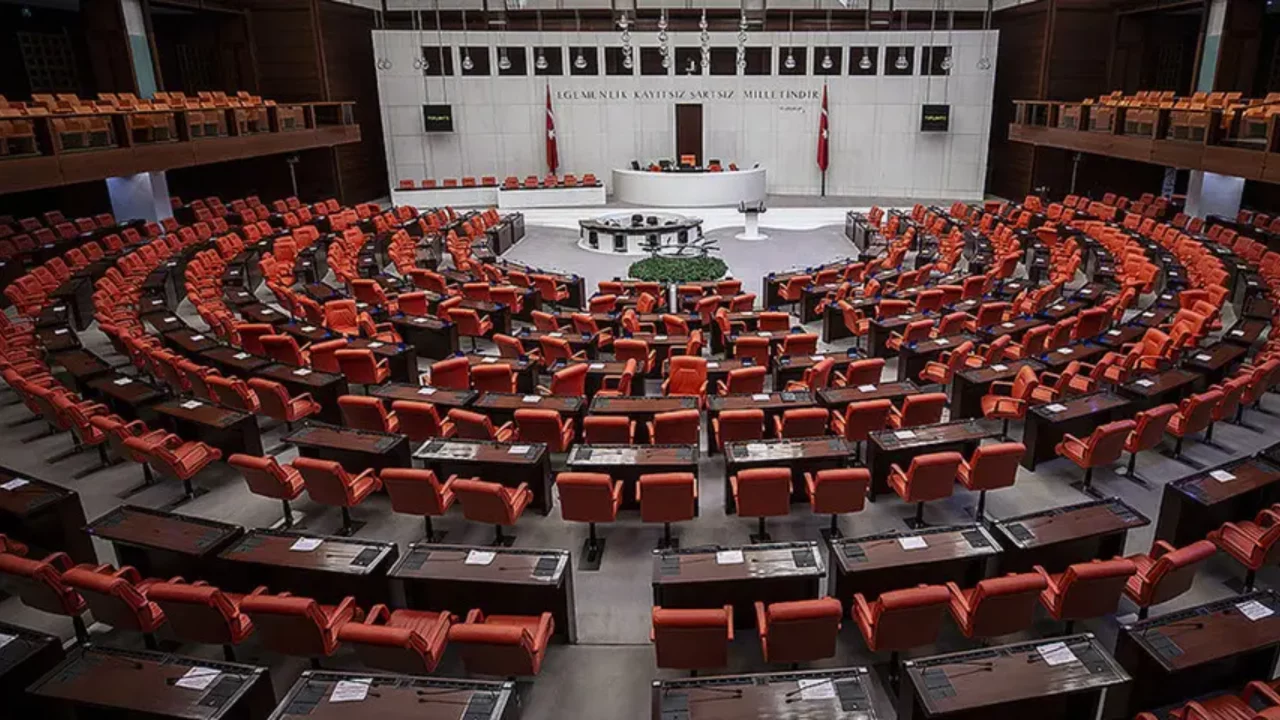 12. Yargı Paketi Meclis'te! K&ouml;kl&uuml; değişiklikler geliyor: '3 aydan fazla olmayacak'