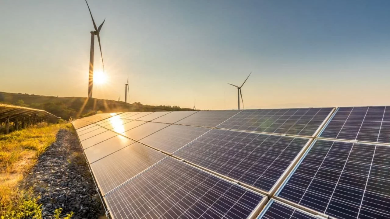 T&uuml;rkiye'nin En &Ccedil;ok G&uuml;neş Alan Şehirleri: Yenilenebilir Enerjinin Kalbi