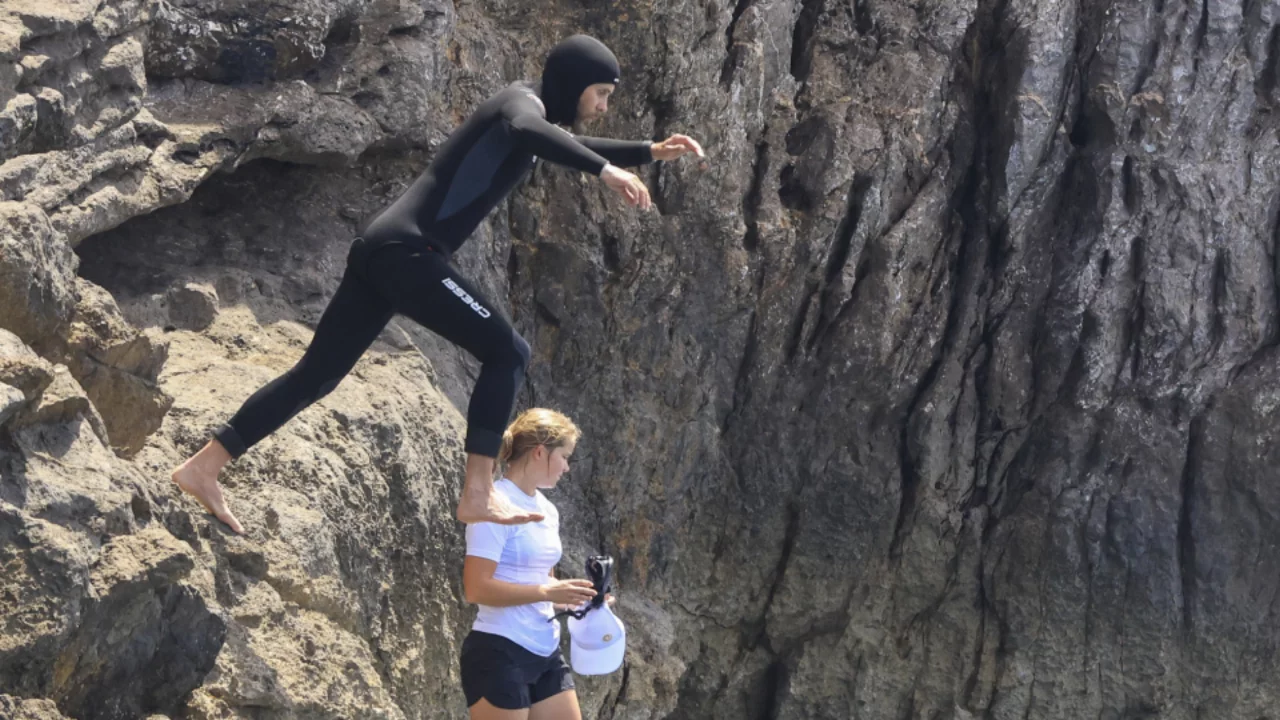 Jared Leto'dan Ibiza'da Adrenalin dolu tatil! Kayalıklardan atlayışı dikkat çekti
