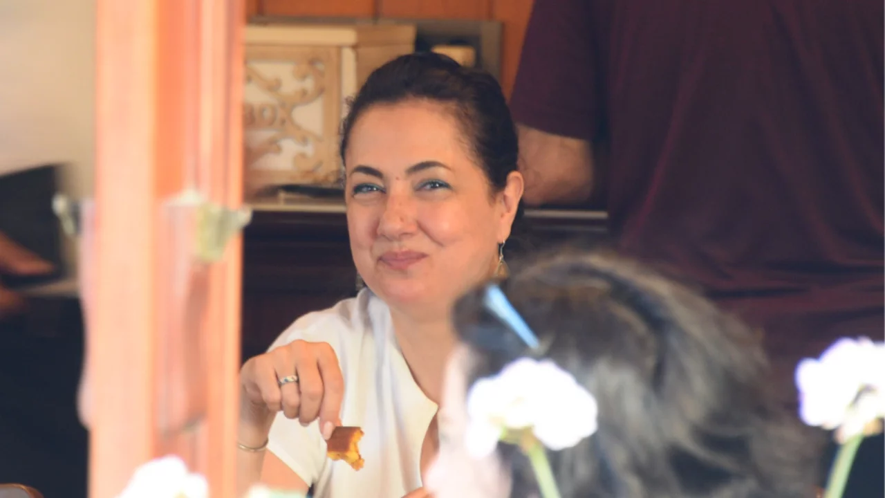 Meltem Cumbul'dan Arnavutköy'de sürpriz karşılaşma! Gazetecileri görünce gülümsedi