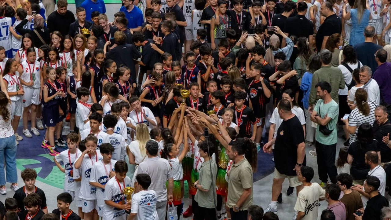 Bursa basketbolunda sezon coşkuyla tamamlandı