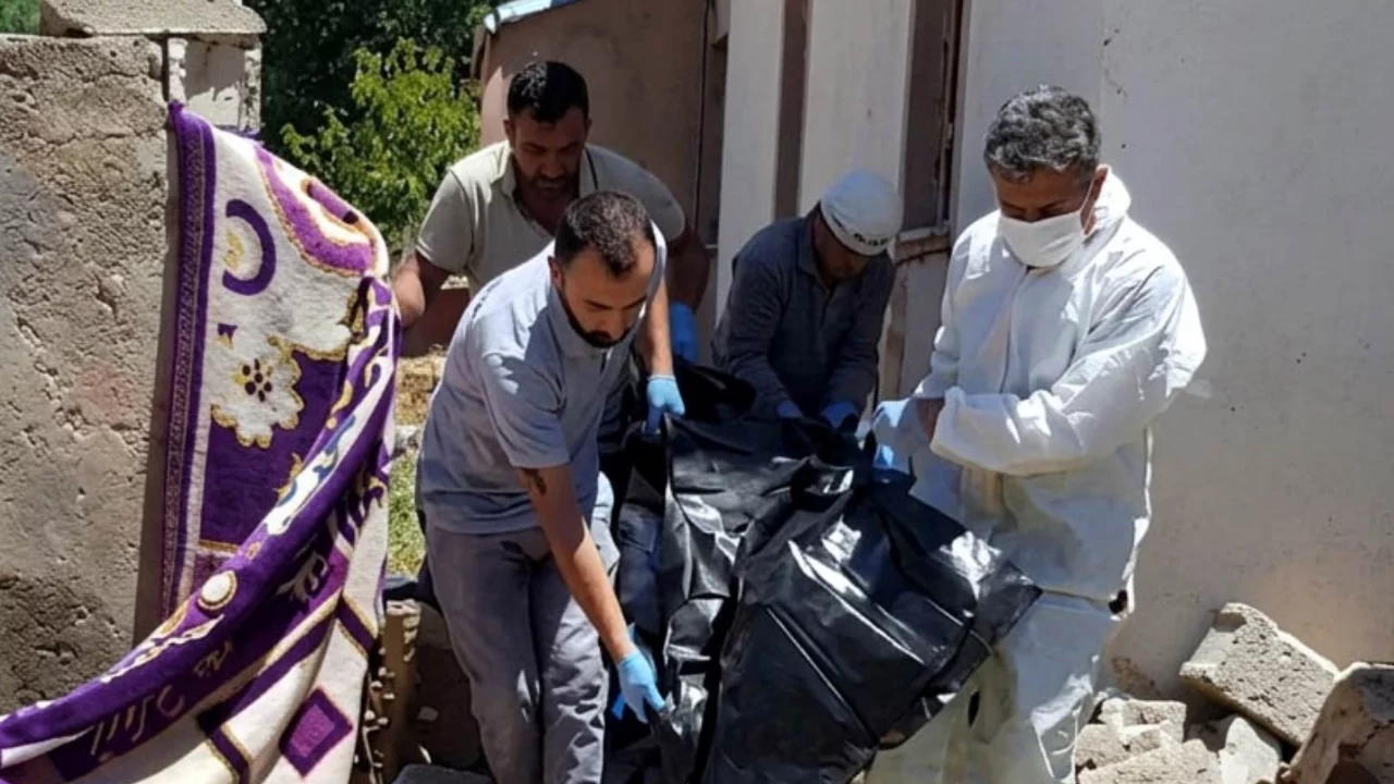 Kötü koku üzerine girilen evde acı manzara! Cansız bedenini buldular...