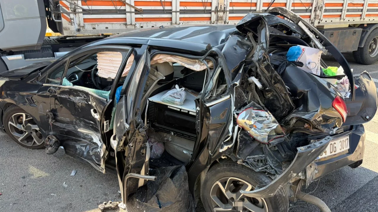 Karab&uuml;k'te zincirleme trafik kazası! 2 yaralı var...