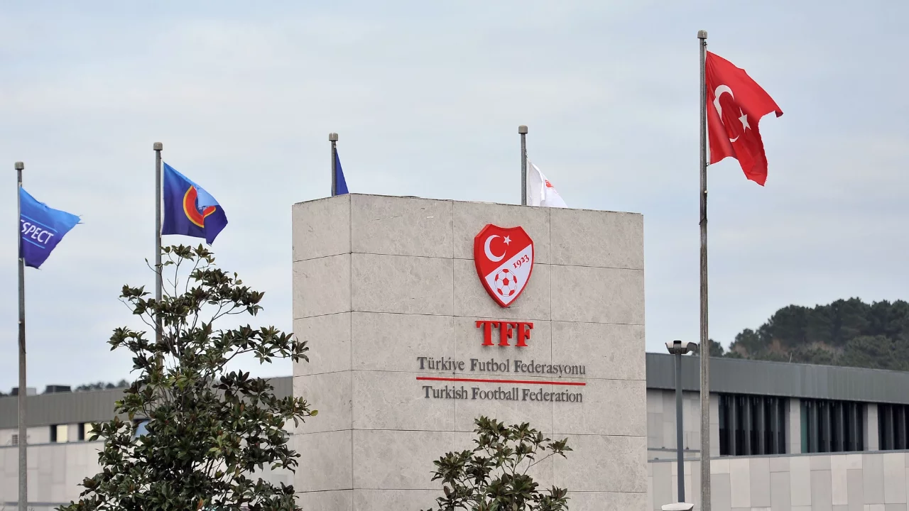TFF'den lisans kararı: Profesyonel liglerde onay alan kul&uuml;p sayısı 29'a y&uuml;kseldi