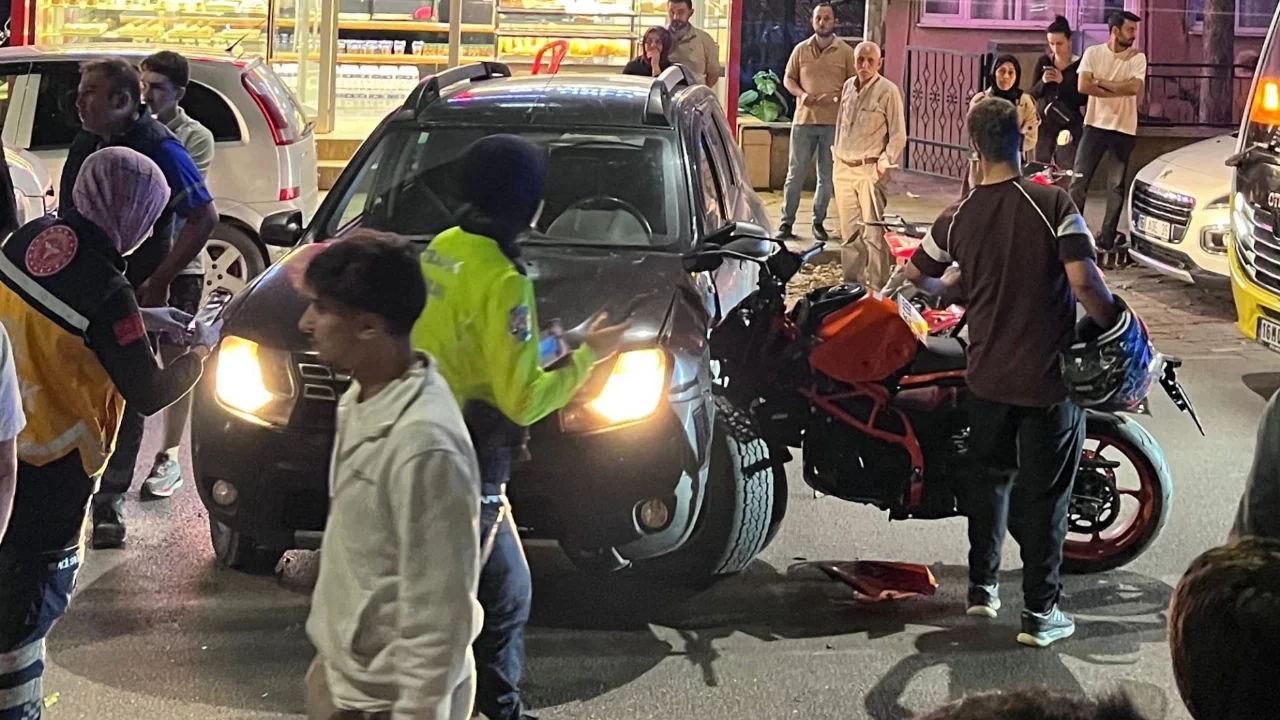 Bursa'da motosiklet ile otomobil &ccedil;arpıştı! 1 yaralı var...