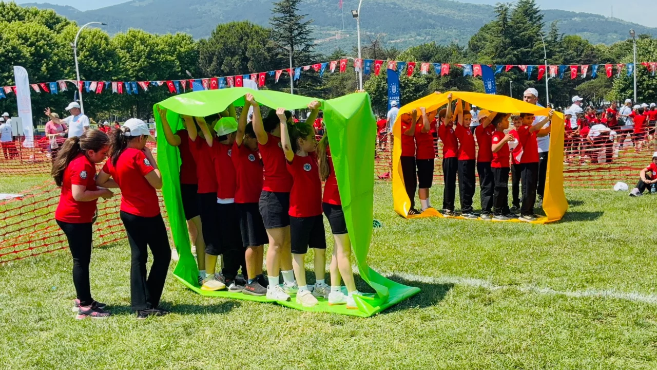 Bursa'da geleneksel çocuk oyunları şenliği düzenlendi