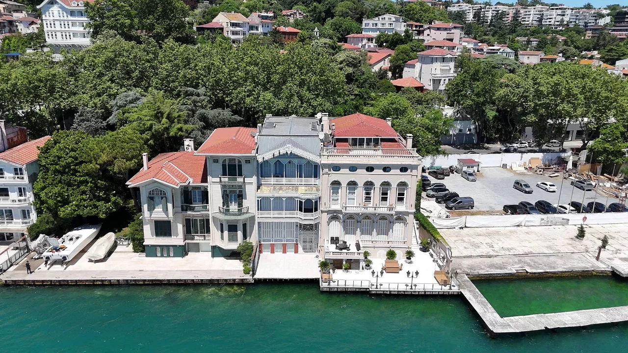 Aile krizi mahkemeye taşındı! Vasi talebi ve yalı iddiaları g&uuml;ndemde