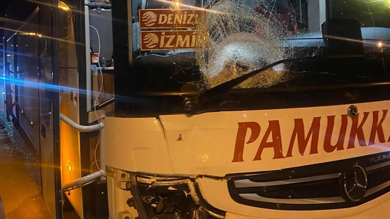 Yolcu otob&uuml;s&uuml;n&uuml;n &ccedil;arptığı yaya hayatını kaybetti
