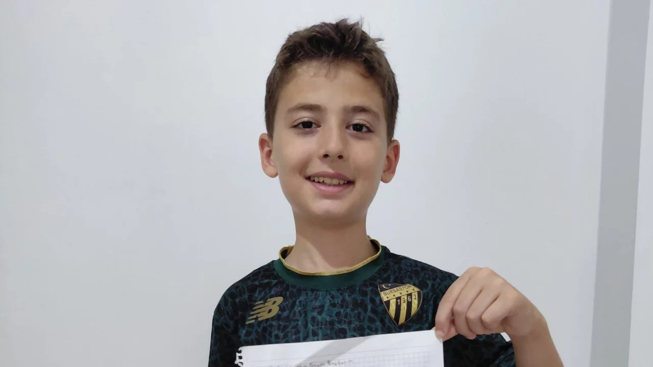 Minik Bursaspor taraftarından Başkan &Ccedil;elik'e davet: 'Beni &ccedil;ok mutlu edersin'