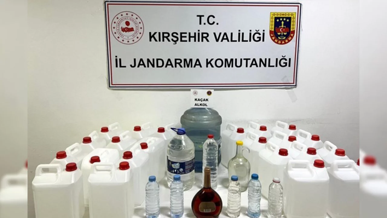 Ka&ccedil;ak alkol operasyonu: 120 litre ele ge&ccedil;irildi