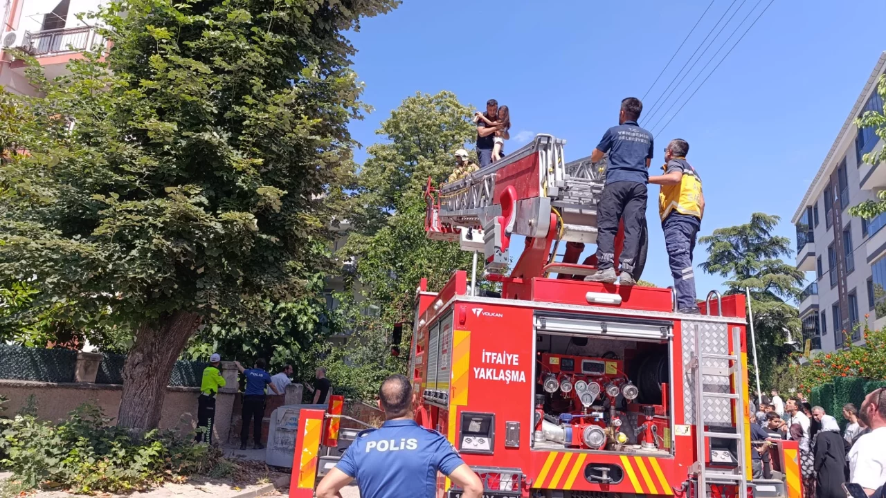 Bursa'da apartman yangını: Ekipler zamanla yarıştı
