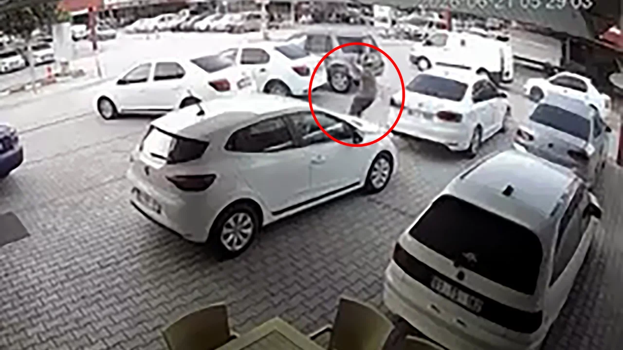 Oto galeriye sabah saatlerinde silahlı saldırı! Araçlar kevgire döndü...