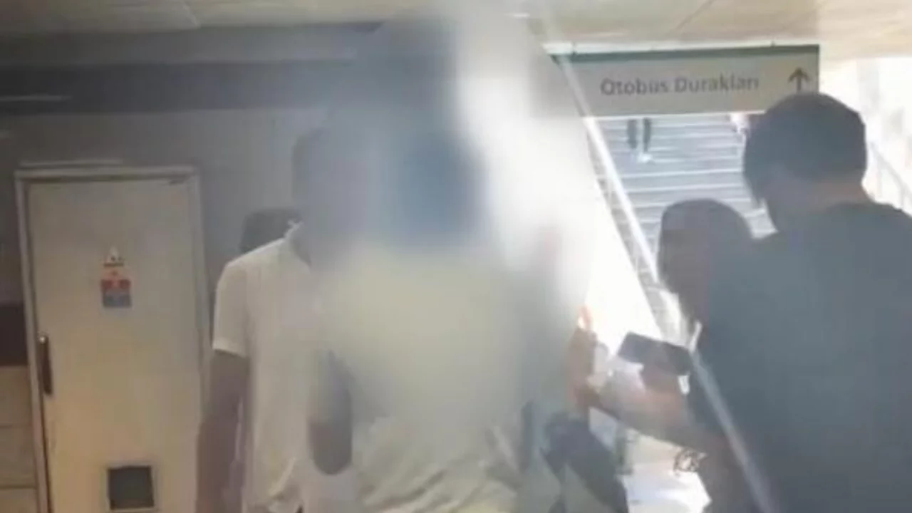 Metrob&uuml;s durağında iğren&ccedil; olay! Vatandaşlar fark etti, lin&ccedil;ten zor kurtuldu...