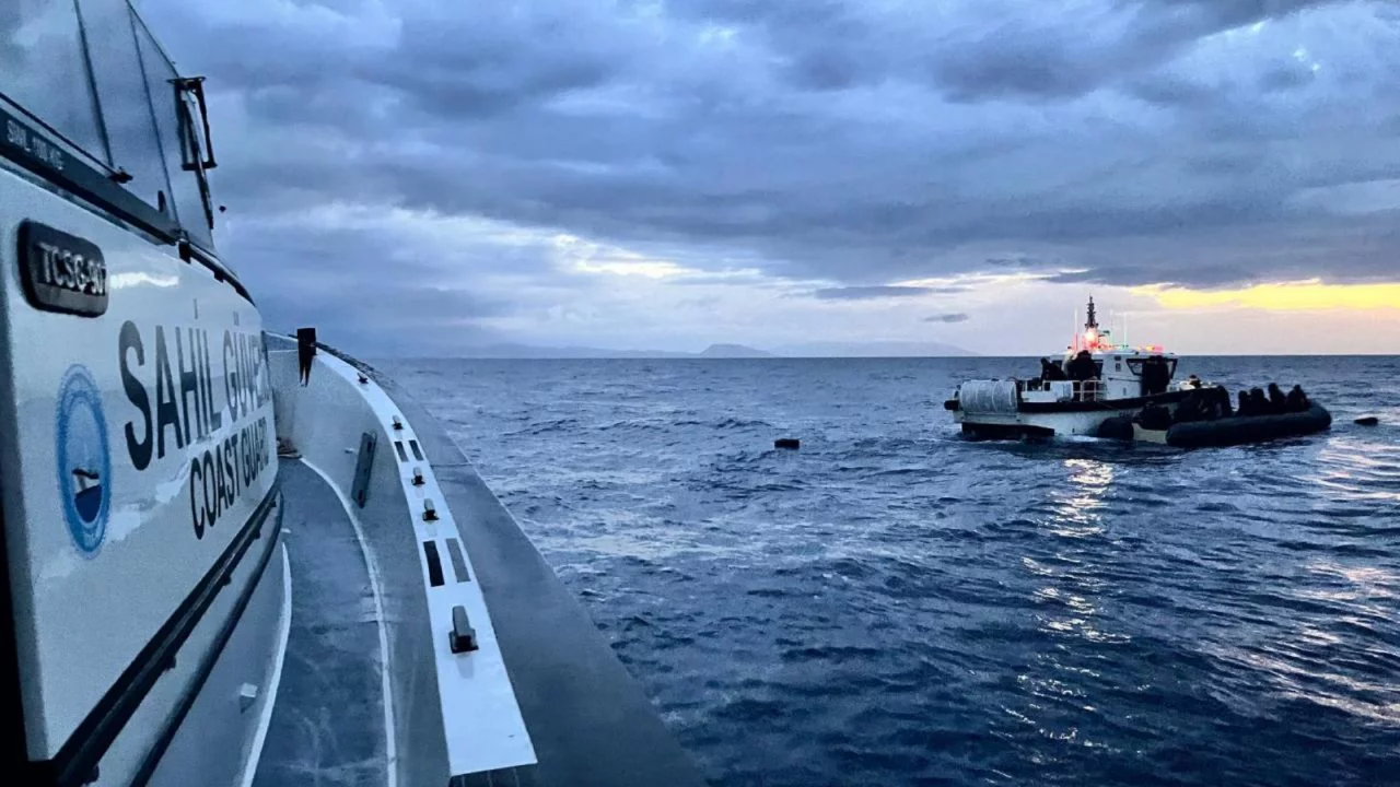 İzmir'de &ccedil;ok sayıda d&uuml;zensiz g&ouml;&ccedil;men yakalandı