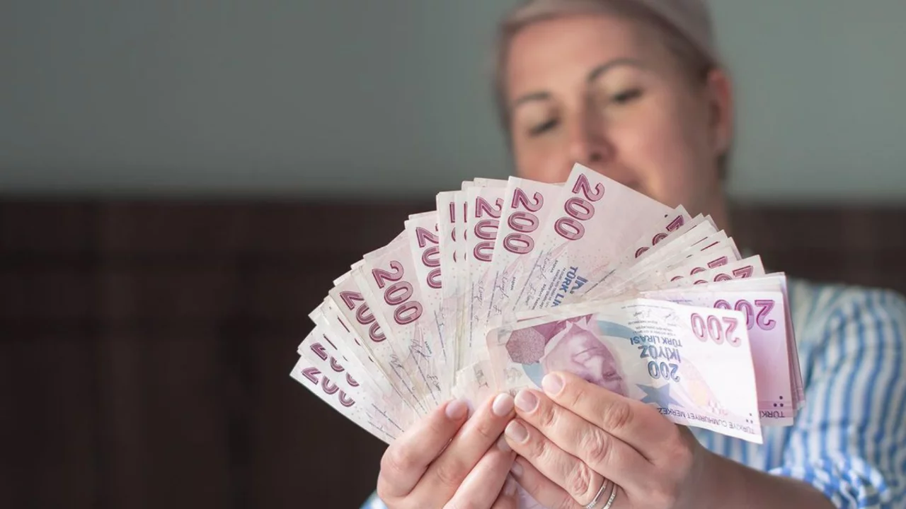 Yargıtay'dan milyonlara m&uuml;jde! Emeklilikte dayatma bitti, y&uuml;ksek maaş yolu a&ccedil;ıldı