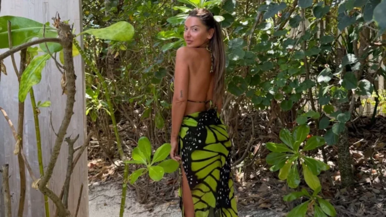 Hadise'den tatil paylaşımı! Makyajsız haliyle doğal g&uuml;zelliğini g&ouml;sterdi